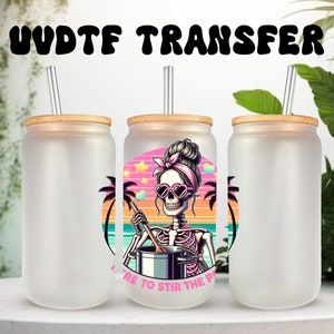 Décalcomanie UVDTF rétro squelette ici pour remuer le pot en verre de 16 oz ou un verre de 40 oz, prêt à poser, adhésif imperméable permanent, ajoutez sur une tasse