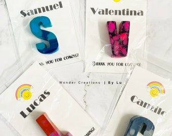 Kids party favors(4)/Initial crayon/Stocking stuffers/gift for kids/alphabet crayons/personalized party favors/wedding favor/birthday favor