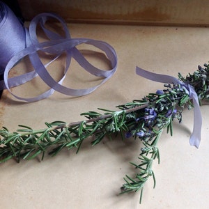 Cinta de seda pequeña de color lavanda claro