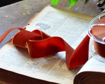 cinta de terciopelo suizo de 1 1/2" de óxido naranja quemado