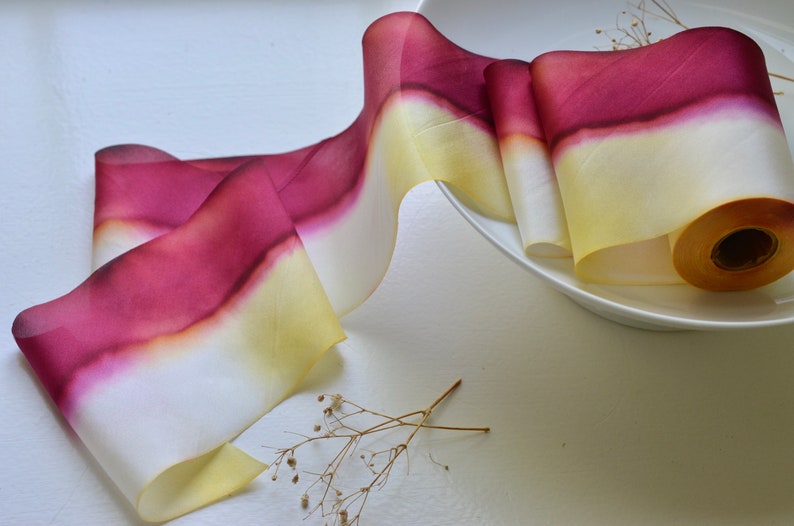 ruban de soie teint à la main rouge et jaune délavé à l'aquarelle image 3