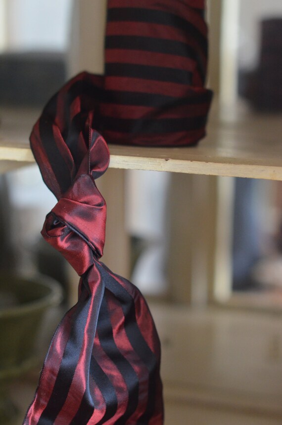 rouleau de 10 yard de et Bourgogne rouge et de noir rayé 4 3/4 rouleau de 10 yard de et Bourgogne rouge et de noir rayé 4 3/4