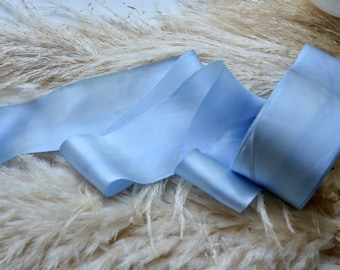 lichtblauw handgeverfd 2 1/2" breed zijden satijnen lint