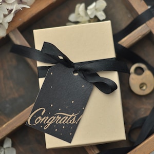 Gefeliciteerd papieren cadeaulabels