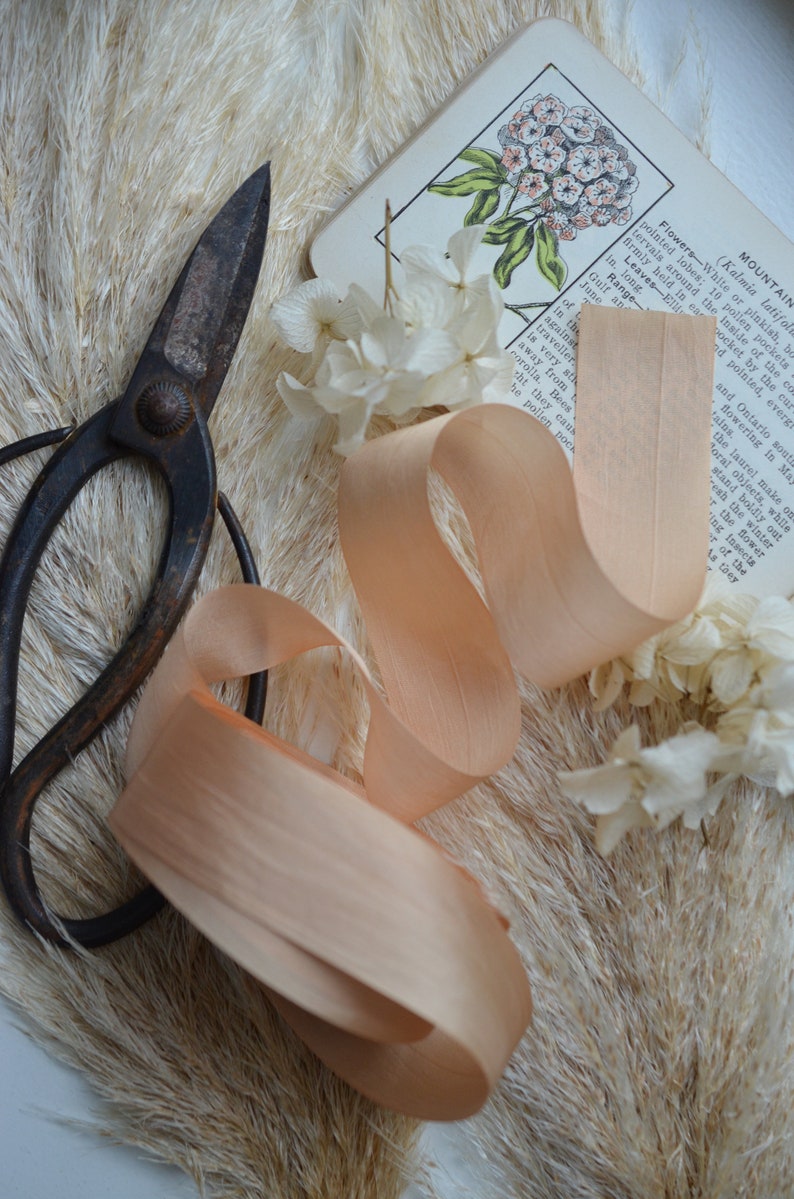 champagne bellini 1.25" silk ribbon image 9