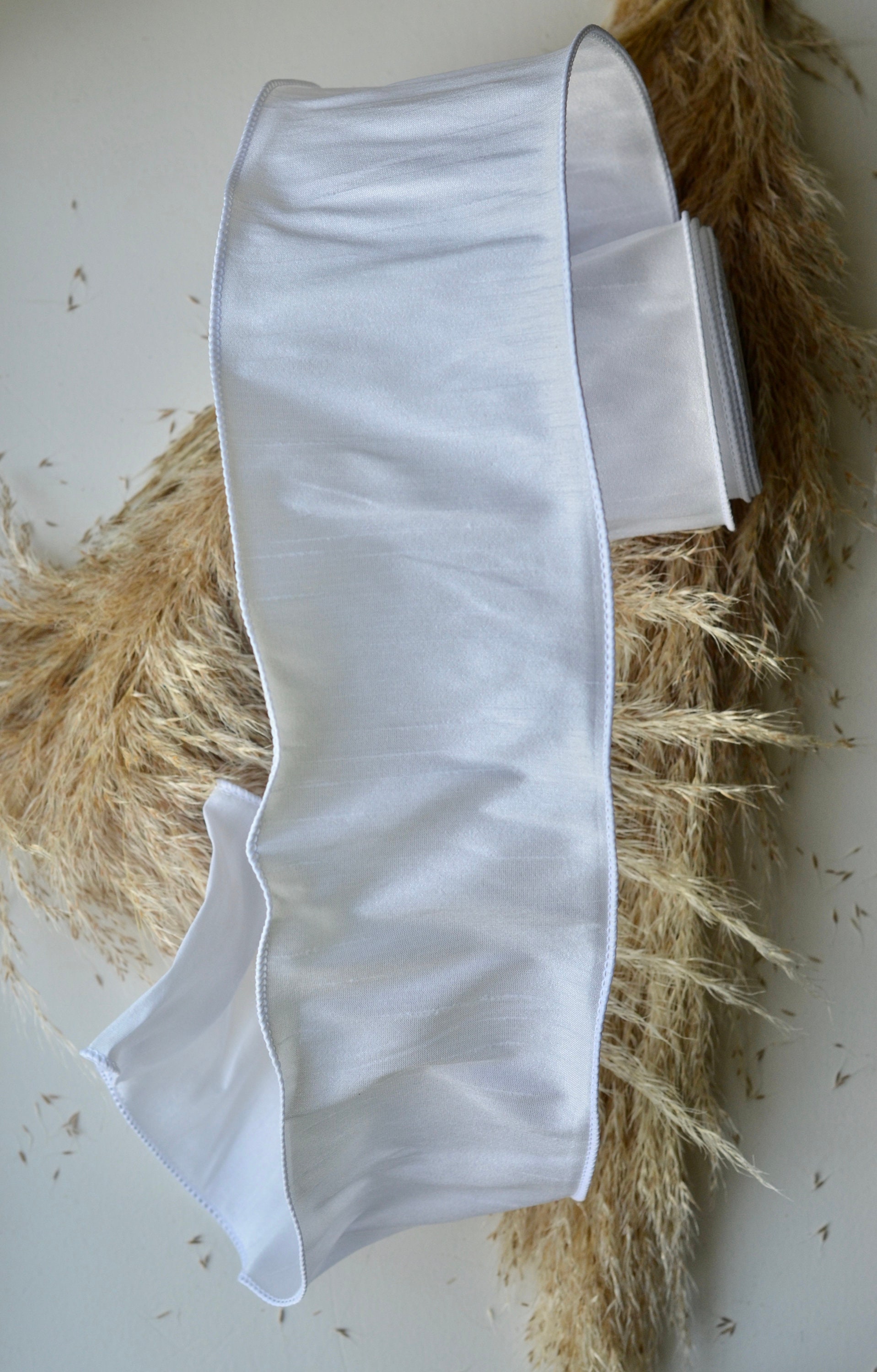 12 White Ribbon Ramo White 2 1/2