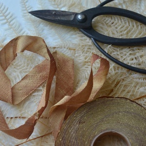 Seidenband aus roher Siena