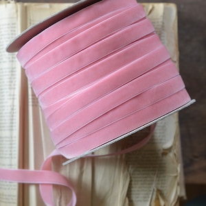 stoffig roze Zwitsers fluwelen 5/8" lint