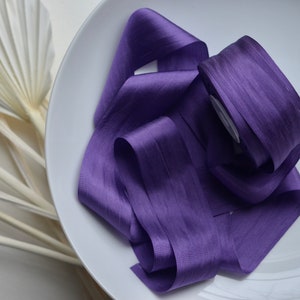 lila violetten Seidenband