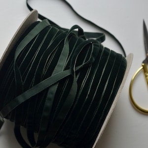 Skogsgrönt 3/8" schweiziskt sammetsband