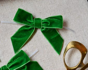 kelly green velvet 7/8" ribbon pre-made bows