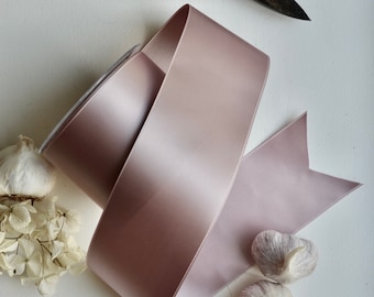 lichtlila mauve 2 3/4" breed Zwitsers satijn