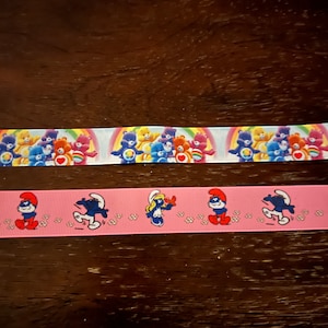 Zestaw wstążek do robótek ręcznych inspirowanych Smerfami i Misiem Troskliwym, 2,75' 1-calowej wstążki grosgrain inspirowanej Smerfami, 3,33' 7/8-calowej wstążki inspirowanej Misiem Troskliwym