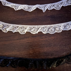 10 yards, 1.25&quot; White, Ivory and Black Gathered Ruffled Raschel Lace Trim