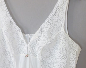 80s lace slip dress. XL size. White soft nylon sexy lingerie, wide straps, deep V neckline. In a very good vintage condition.