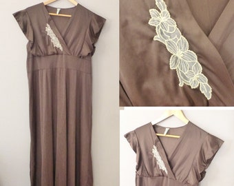 70s bohemian gown. XL size. Vintage dead stock. Brown maxi elegant night dress with beige floral detail, Excellent vintage condition.