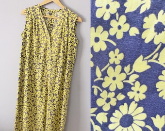 70s hippie dress. XL size. Cotton gray sleeveless A line dress with daisy retro designs in yellow color. In a very good vintage condition.
