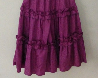 70s taffeta skirt. XXS size. High waisted aubergine color glossy A line skirt, made in Greece. In a very good vintage condition.