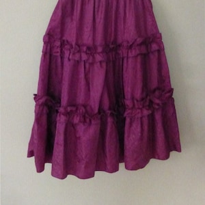 70s taffeta skirt. XXS size. High waisted aubergine color glossy A line skirt, made in Greece. In a very good vintage condition.