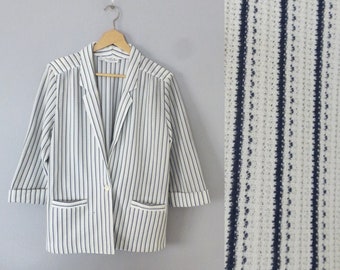 80s blazer by Alfred Dunner. XL size. Marine style striped light jacket fasten with a button made in USA. In a very good vintage condition.