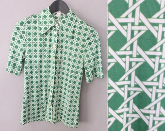 70s Heinz Queisser Modelle mod shirt. M size. Polyamide kelly green/ white summer half sleeve party top. Excellent vintage condition.