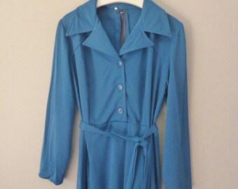 70s secretary dress. L size. Blue petrol minimal long sleeve belted double lined nylon dress, lined skirt. In a very good vintage condition.