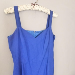 80s party dress. L size. Cobalt blue midi polyester sleeveless plain dress, heart neckline. Made in Greece. Excellent vintage condition.