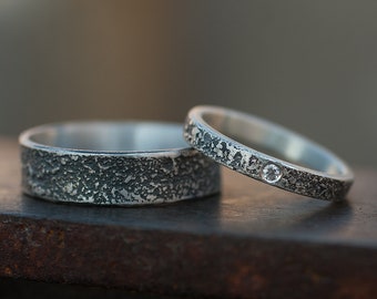 Matching rings for couples: Wedding band set his and hers ,Silver wedding bands set, Rustic wedding bands, Black wedding bands