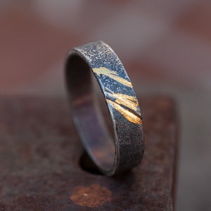 Unieke mannen trouwring: Keum boo ring - Ongebruikelijke verlovingsringen - Tweekleurige trouwring - Rustieke ring voor mannen - Wabi sabi