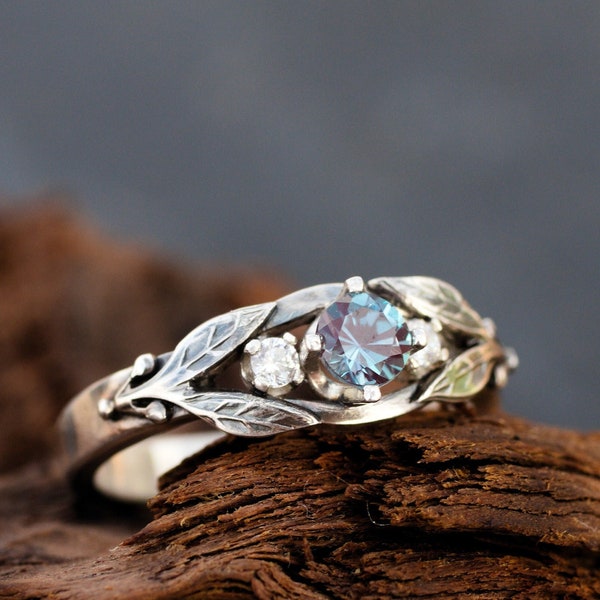 Alexandrite verlovingsring: Keltische trilogie zilveren ring - drie stenen ring - Alternatieve verlovingsring Viking - Blauwe beloftering