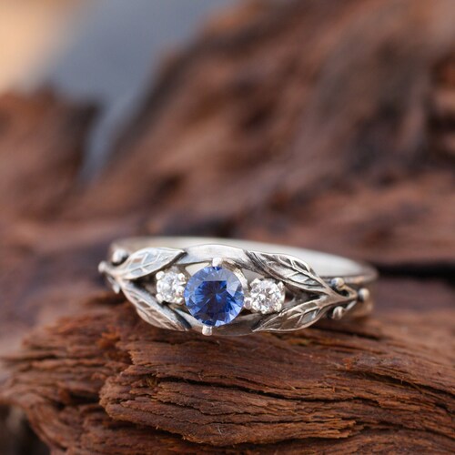 Bague de fiançailles saphir : bague en argent trilogie celtique - bague trois pierres - bague de fiançailles alternative viking - bague de promesse bleue