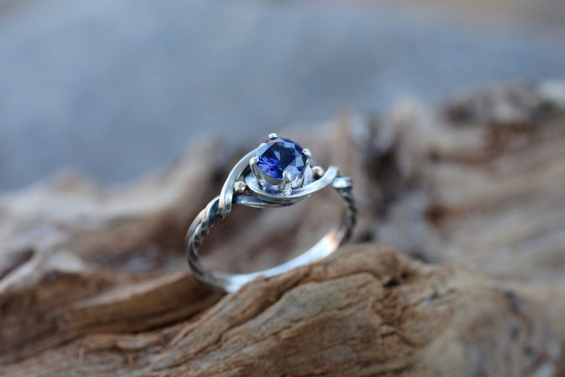 Bague de fiançailles saphir : bague solitaire celtique en argent bague de fiançailles délicate bague de fiançailles alternative viking bague de promesse bleue Blue sapphire (lab)