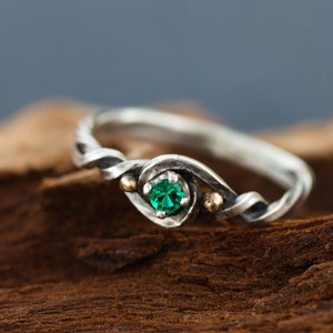 Bague de fiançailles saphir : bague solitaire celtique en argent bague de fiançailles délicate bague de fiançailles alternative viking bague de promesse bleue Emerald (lab)