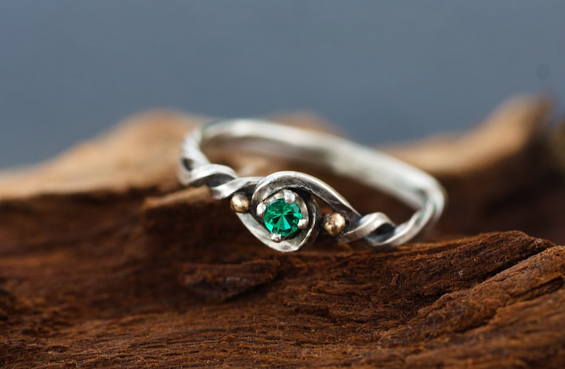 Bague de fiançailles saphir : bague solitaire celtique en argent bague de fiançailles délicate bague de fiançailles alternative viking bague de promesse bleue Emerald (lab)