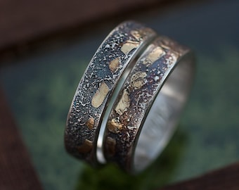 Trouwringset: rustieke trouwringen, bijpassende trouwringen, trouwringset voor hem en haar, zwarte trouwringen, goudzilveren ringset