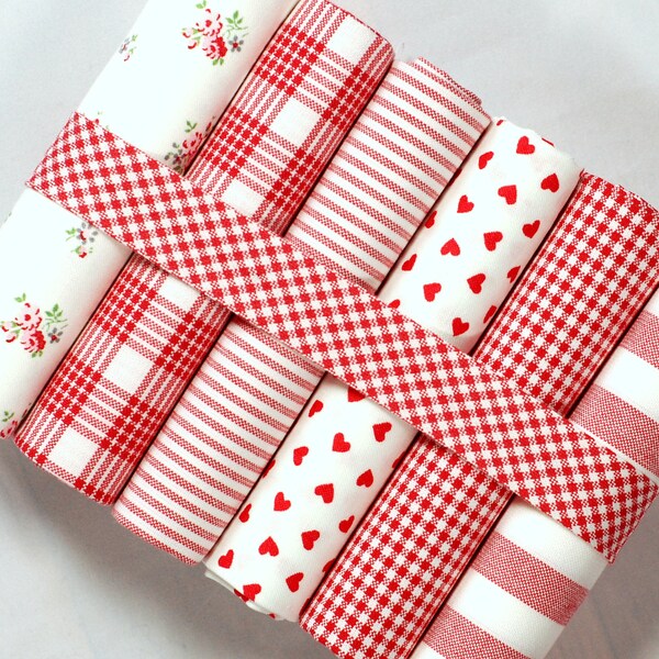 Valentines Hearts and Red Roses Fat quarter fabric bundle - 100% cotton - Romantic gifts hearts bunting decoration quilt patchwork doll toy