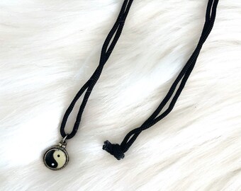 Vintage 90s Black Cord Round Yin Yang Choker Necklace