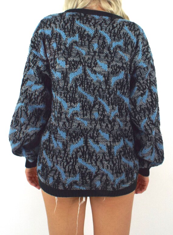 Vintage 80s Cozy Oversized Black and Blue Graphic… - image 8