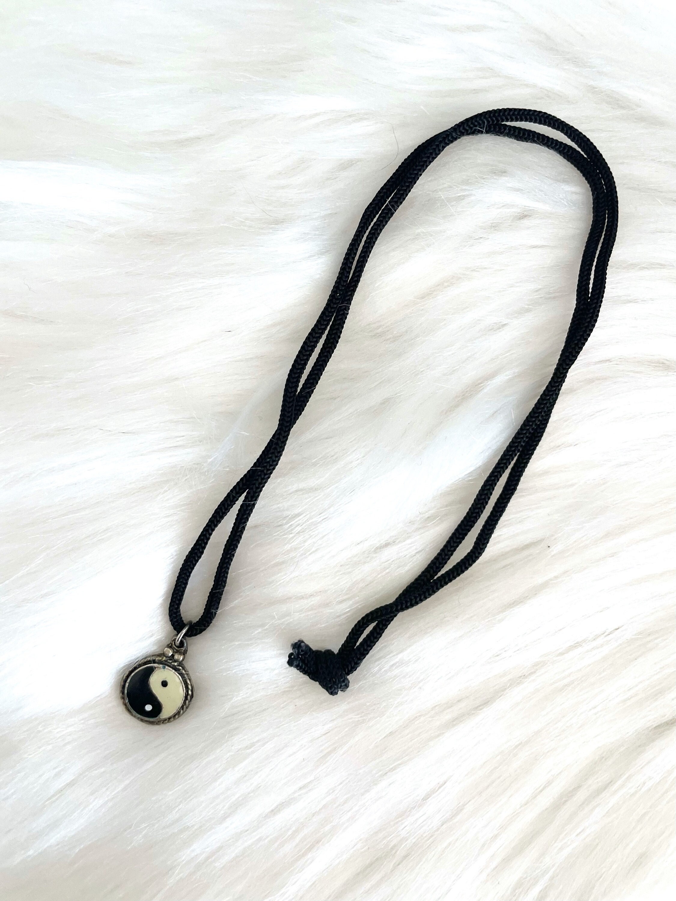 Yheakne Boho Leather Choker Necklace Thin Black Suede Velvet Necklace Chain  Vintage Minimalist Beaded Necklace 90s Chain Jewelry for Women and Girls