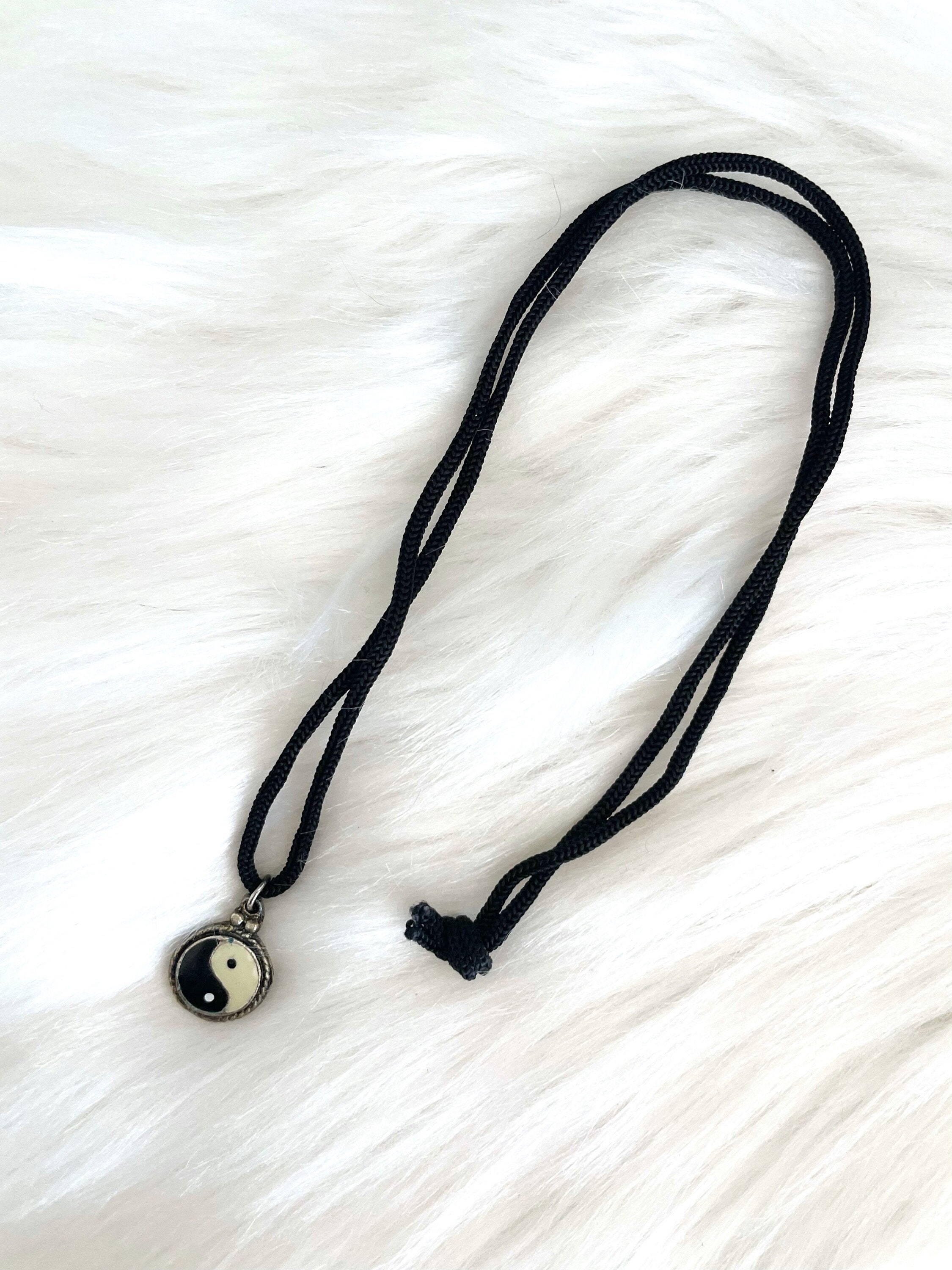 Cord Pendant Necklaces—It's the '90s Jewelry Trend Taking Over the Internet