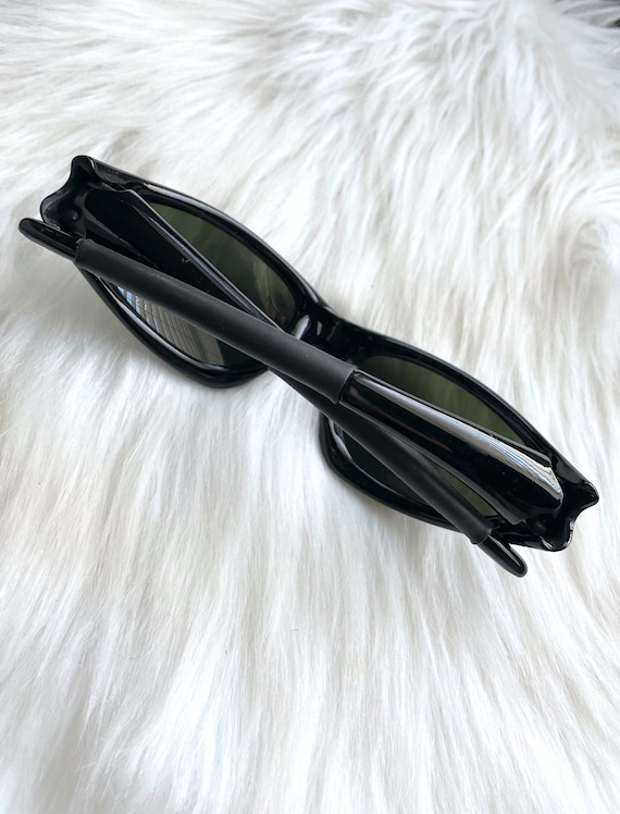 Vintage Y2K Black Wraparound Sunglasses - image 3