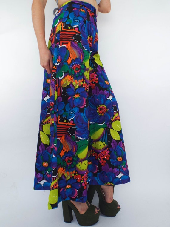 70s Flowers and optical illusion high waisted high leg bottoms