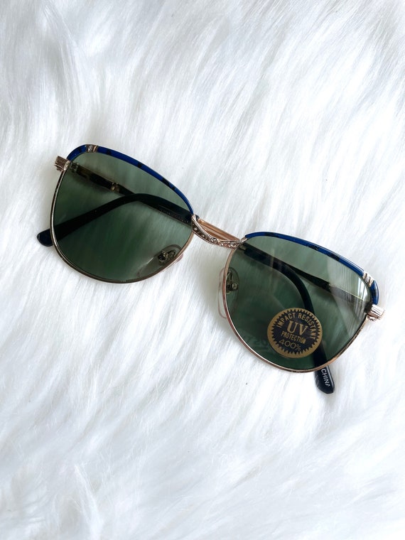 Vintage Round Black and Blue Marbled Sunglasses