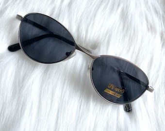 Vintage Sunglasses NOS Y2K Round Style Gray Lens Vogue Green  display picture 3