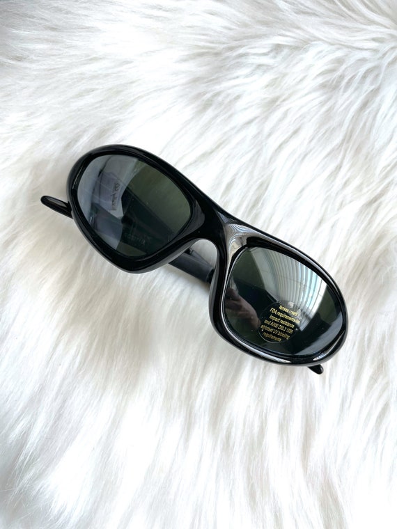 Vintage Y2K Black Wraparound Sunglasses - image 1