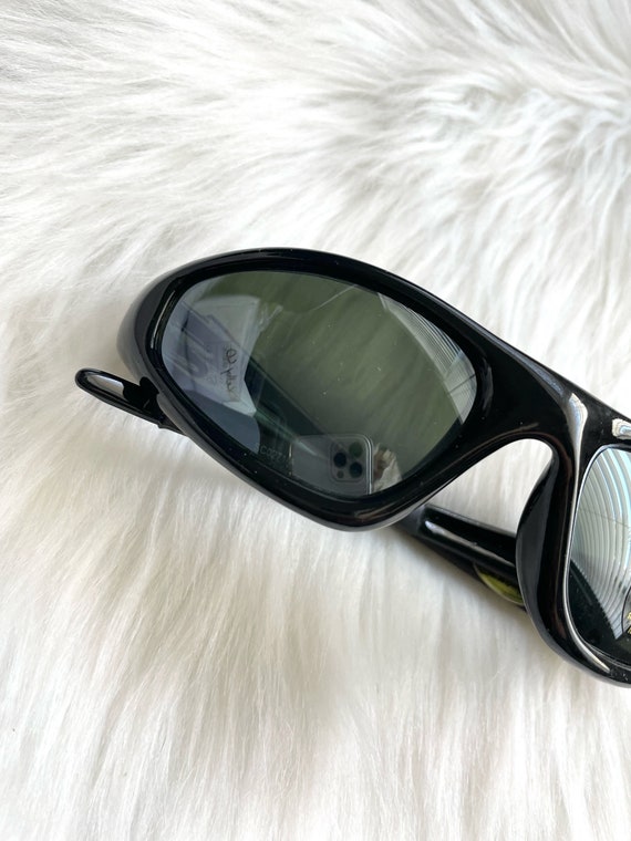 Vintage Y2K Black Wraparound Sunglasses - image 2