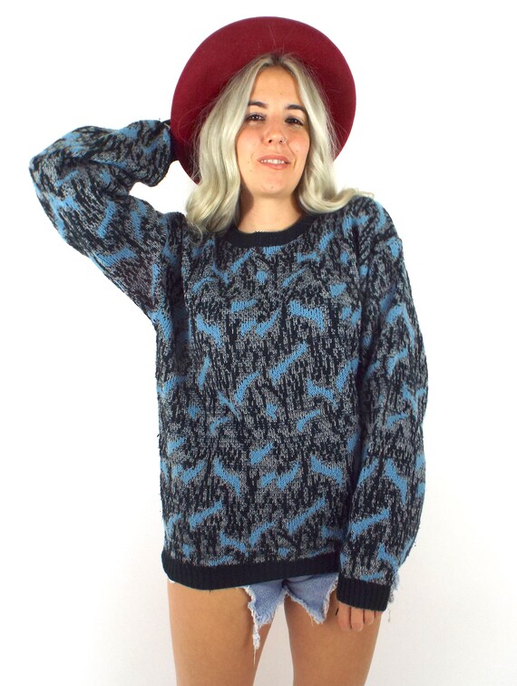 Vintage 80s Cozy Oversized Black and Blue Graphic… - image 5