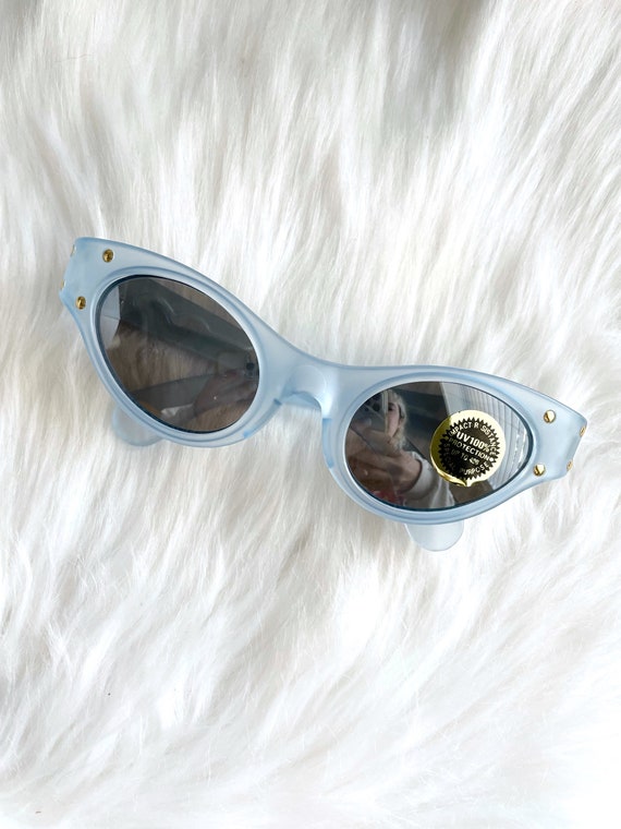 Vintage Gold Stud Frosted Baby Blue Cat-Eye Sungla