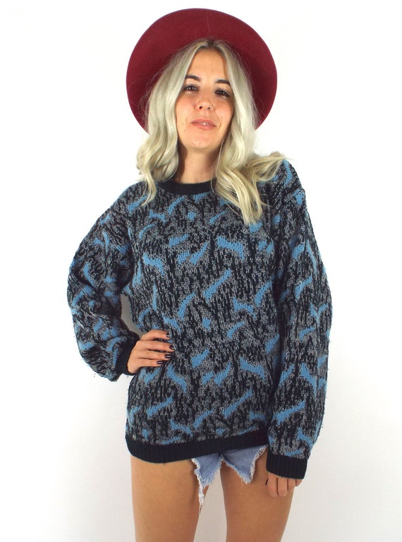 Vintage 80s Cozy Oversized Black and Blue Graphic… - image 4