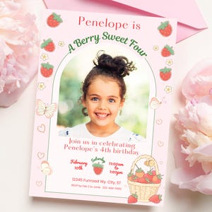 Invitation de fête d'anniversaire douce 5 x 7 avec photo, fille d'anniversaire de tout âge, fête de printemps aux fraises, modèle numérique modifiable BDK